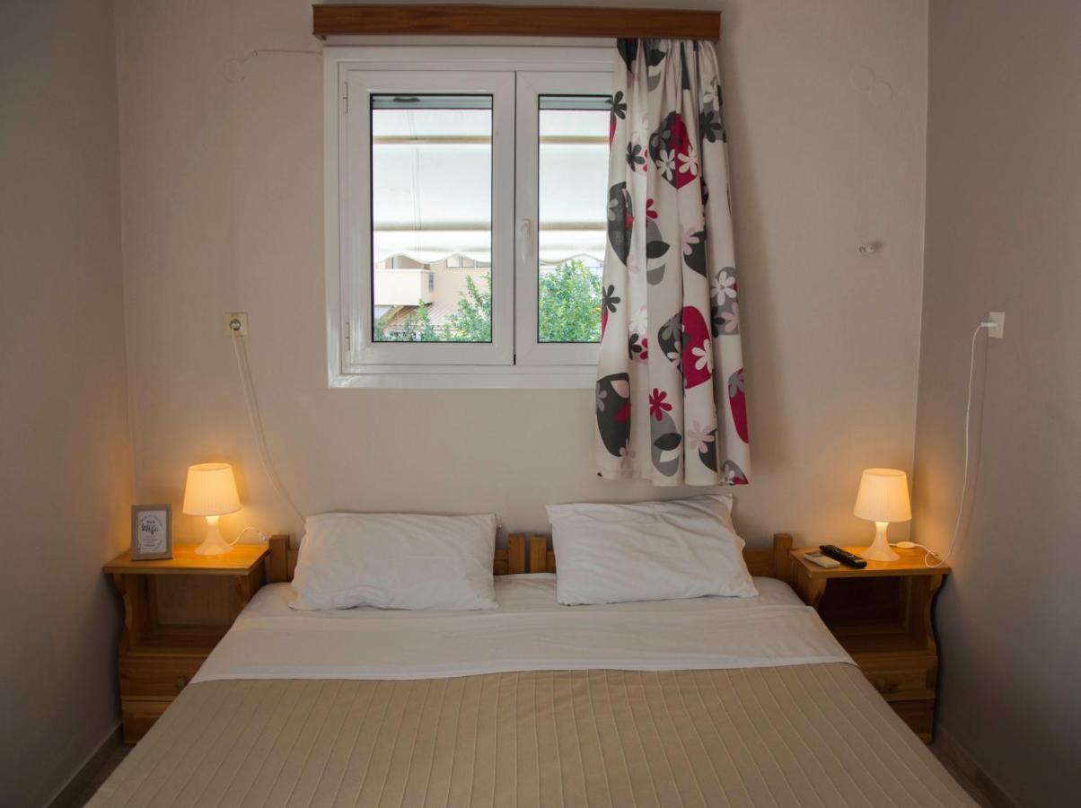 Drossinos Studios Poros Town Luaran gambar