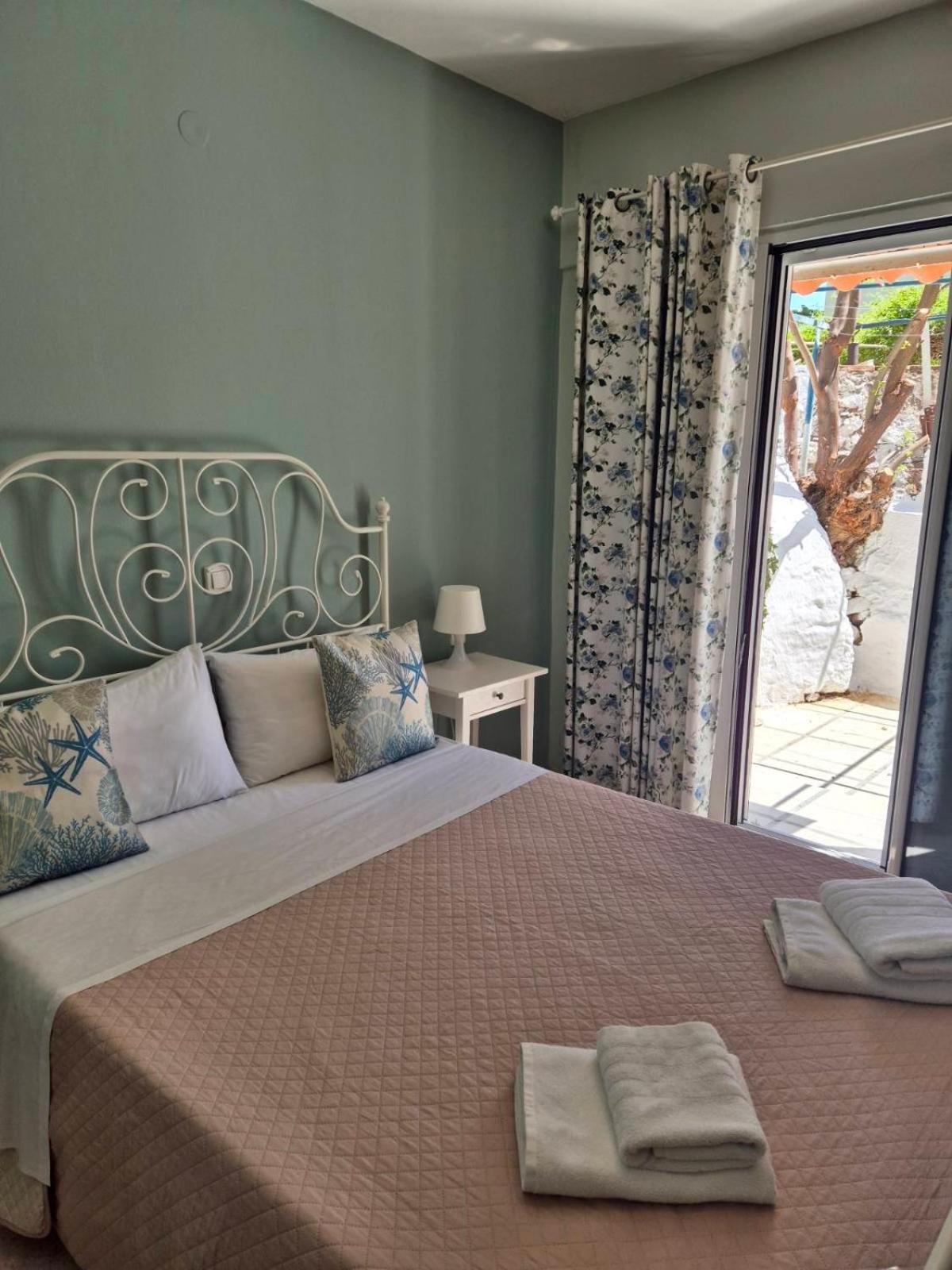Drossinos Studios Poros Town Luaran gambar