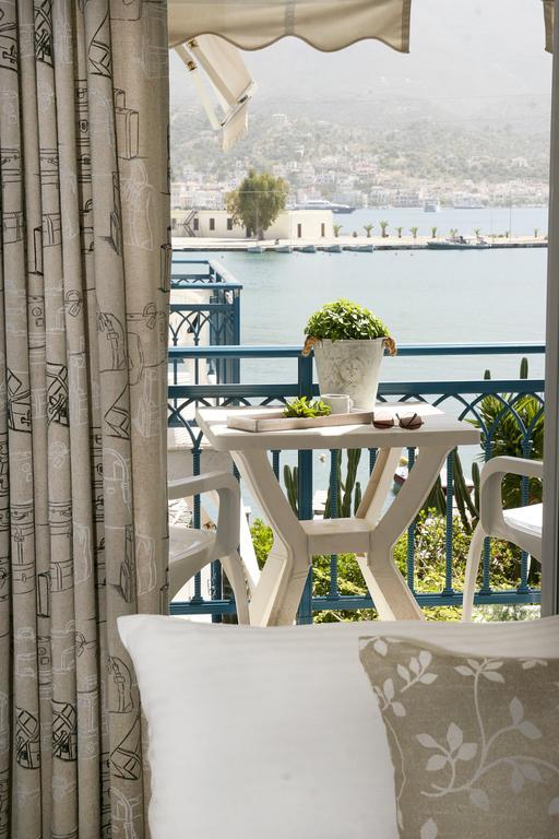 Drossinos Studios Poros Town Luaran gambar